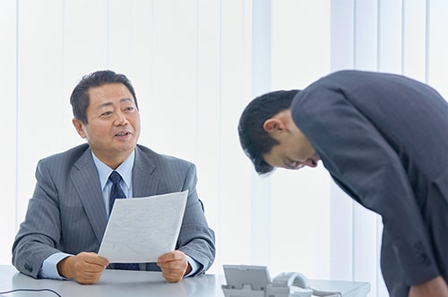無断欠勤の始末書を提出させる手順は？ 拒否された際の対処法も...